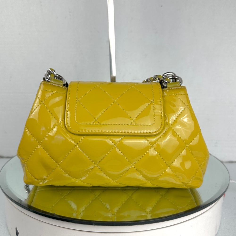 ❌SOLD IN BUNDLE❌CHANEL CC MINI PATENT LEATHER SHOULDER/CROSSBODY BAG - Picture 9 of 14